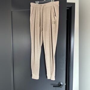 ALO Yoga Ribbed Cropped Joggers in Gravel Heather